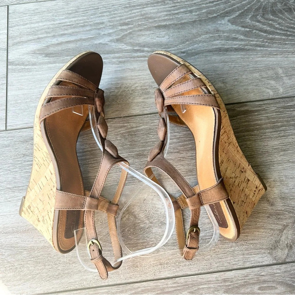 Clarks Brown Leather T Strap Wedge Heel Sandals - Picture 8 of 14